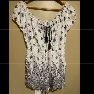 💜White and black romper